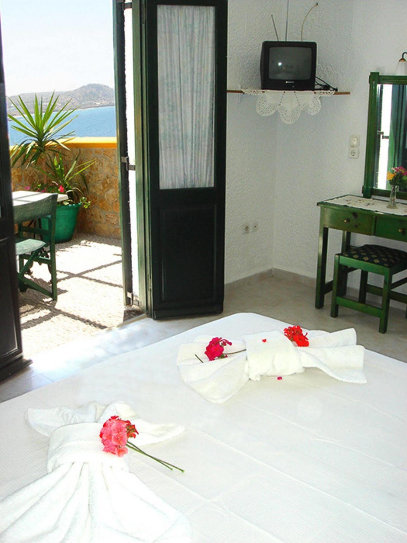 Finiki View Hotel Apartments Eksteriør billede